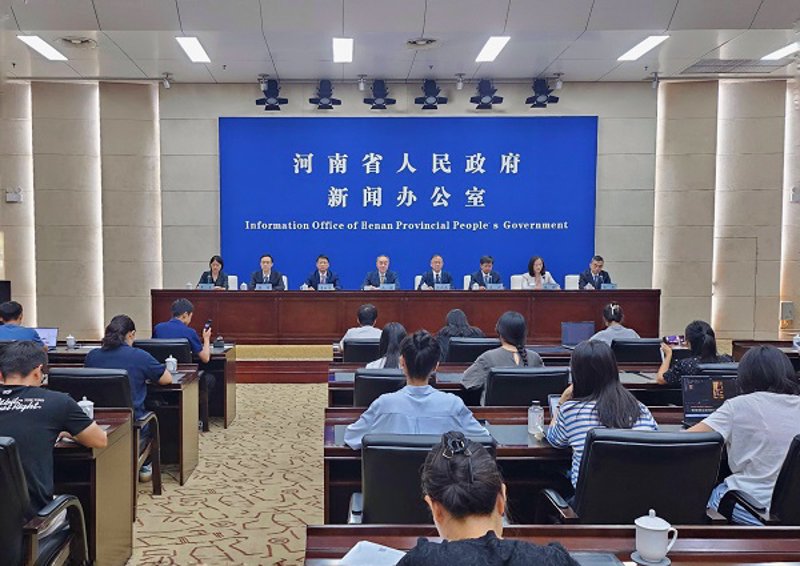 未来五年,中国将如何推进数字化改革?科技与政务的融合趋势如何演变?政府工作报告中提出的“数字政府”战略背后有何深意?让我们从几个关键领域一探究竟。